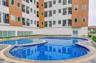 Kolam Renang Scenic Studio at Urban Heights Residences Apartment BSD City By Travelio