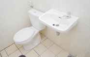 In-room Bathroom 4 Comfort Studio Apartment M-Town Residence with Garden View By Travelio