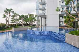 Swimming Pool 4 Modern Luxurious Studio at Anderson Supermall Mansion Apartment By Travelio