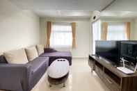 Ruang Umum Comfy 3BR Apartment at Grand Asia Afrika Bandung By Travelio