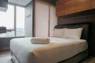 Kamar Tidur Comfortable and Tidy 1BR at Nifarro Park Apartment By Travelio