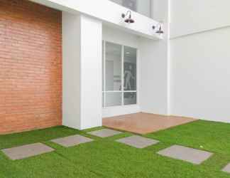 Lobi 2 Pleasant Studio near Station at Patraland Urbano Apartment By Travelio