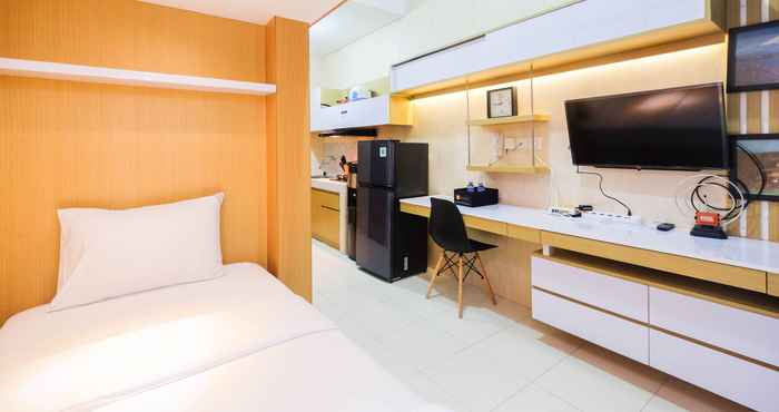 Bilik Tidur Fully Furnished Studio with Comfy Design Dave Apartment By Travelio