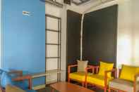 Lobi Fully Furnished Studio with Comfy Design Dave Apartment By Travelio