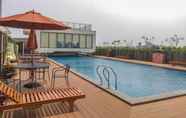 Swimming Pool 4 Fully Furnished Studio with Comfy Design Dave Apartment By Travelio