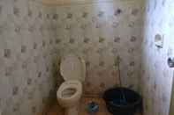 Toilet Kamar Elvira Homestay