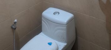 ห้องน้ำภายในห้อง 5 PURI AVIA 2 Anggrek