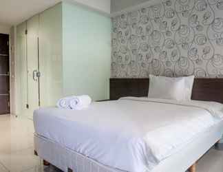 Kamar Tidur 2 Classic and Modern Studio Apartment at The Square Surabaya By Travelio