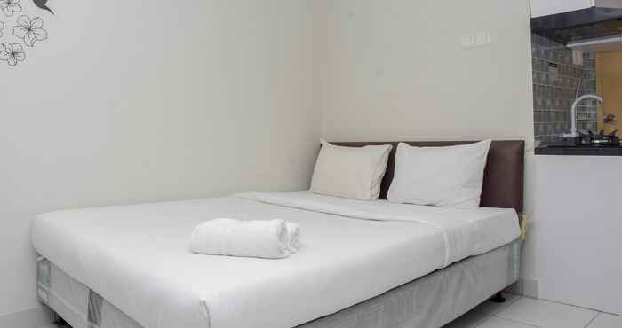 ห้องนอน Comfy and Cozy Studio at Amethyst Apartment By Travelio