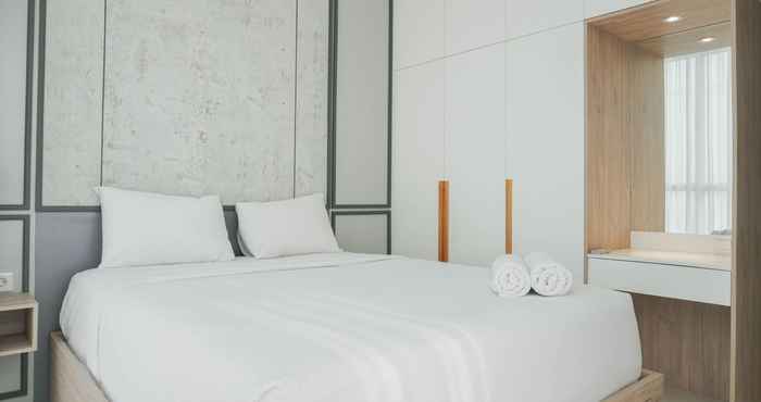 Kamar Tidur Nice and Fancy 1BR at Ciputra International Apartment By Travelio