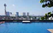 สระว่ายน้ำ 4 Simply and Cozy Studio Apartment Tree Park City Cikokol By Travelio