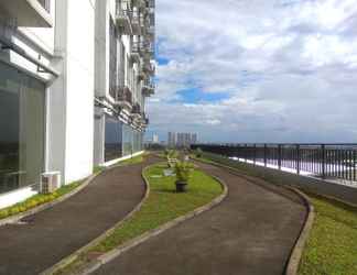 Bangunan 2 Comfy and Tidy 2BR Apartment at Park View Condominium By Travelio