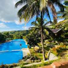 Kolam Renang 4 Camp Paraiso Hotel & Resort