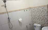 In-room Bathroom 4 Homestay Sigit Syari'ah