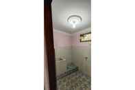 In-room Bathroom Homestay Family96