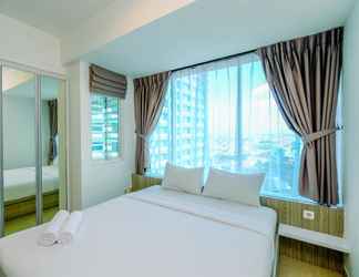 Kamar Tidur 2 Fully Furnished with Comfy Design Studio at Grand Kamala Lagoon Apartment By Travelio