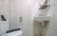 Toilet Kamar 4 Fully Furnished with Comfy Design Studio at Grand Kamala Lagoon Apartment By Travelio