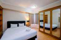 Kamar Tidur Luxury and Chic 3BR Apartment at Sudirman Tower Condominium By Travelio