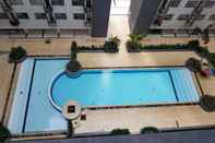 Kolam Renang Simply and Comfortable Modern 2BR Apartment at The Jarrdin Cihampelas By Travelio