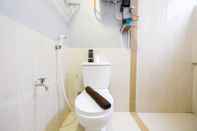 Toilet Kamar Homey and Comfy Studio at Meikarta Apartment By Travelio