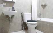 Toilet Kamar 7 Cozy and Deluxe 1BR at Marbella Suites Dago Pakar Bandung Apartment By Travelio