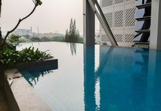 Swimming Pool 7 High Floor and Comfortable 1BR Paddington Heights Apartment By Travelio
