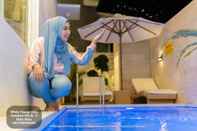 Swimming Pool White House Villa Batu