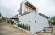 Exterior 7 White House Villa Batu