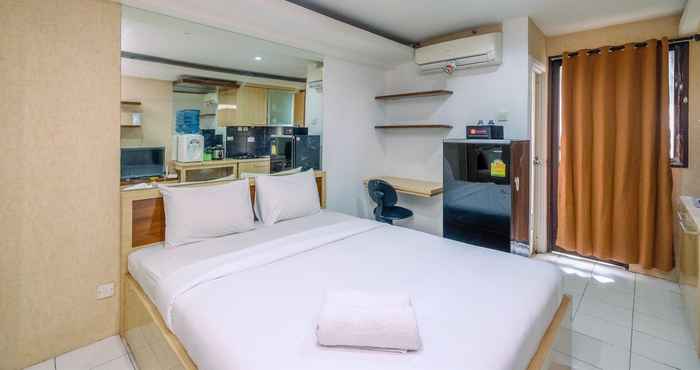 Kamar Tidur Simply and Cozy Studio at Kebagusan City Apartment By Travelio