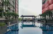 Kolam Renang 7 Comfort and Simply Studio at Gateway Park Apartment By Travelio