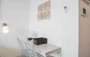 Kamar Tidur 2 Minimalist Studio with City View at West Vista Apartment By Travelio