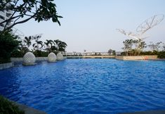 Kolam Renang 6 Minimalist Studio with City View at West Vista Apartment By Travelio