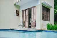 Swimming Pool Villa Navina 2