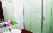 Toilet Kamar 4 Hoang Tuan Hotel HCM City