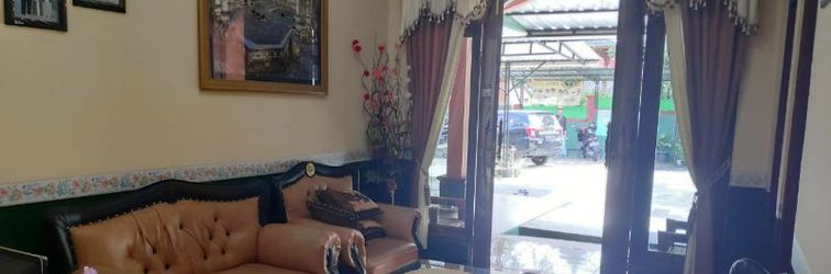 로비 Homestay Hanum