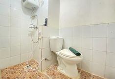 In-room Bathroom 5 Pleasant & Cozy 2BR Apartment at The Jarrdin Cihampelas By Travelio