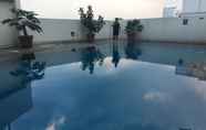 Kolam Renang 7 Classic & Gorgeous 2BR at Braga City Walk Apartment By Travelio