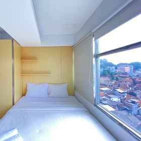 トラベリオ ジャルディン チハンペラス 2BR アパートメント
リビングルームにエアコン付き 1, パストゥール トランス ディパティウクルホテル