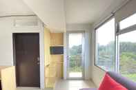 ล็อบบี้ Comfortable 2BR Apartment with AC in Living Room at The Jarrdin Cihampelas By Travelio