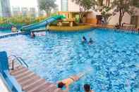 Swimming Pool Comfort 2BR at Great Western Resort Apartment By Travelio