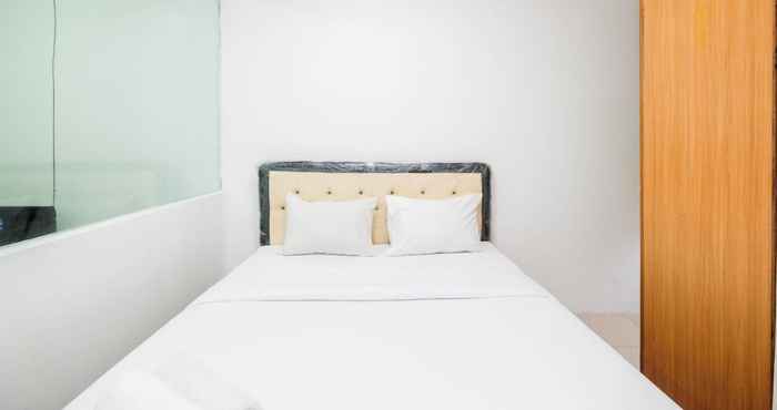 Kamar Tidur Homey and Comfortable Studio at Titanium Square Apartment By Travelio