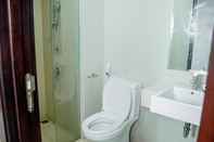 In-room Bathroom Apartment Thamrin District Managed by Iora Room