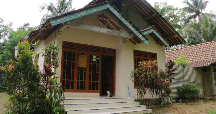 Bên ngoài Suparman Homestay