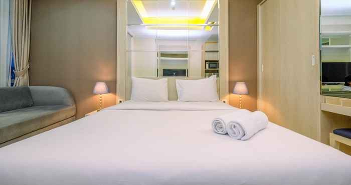 Kamar Tidur Comfort and Strategic Studio at Menteng Park Apartment By Travelio