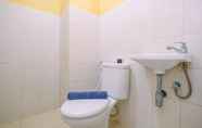 Toilet Kamar 6 Minimalist and Homey 2BR at Bogor Valley Apartment By Travelio