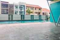 Swimming Pool Strategic and Scenic Studio Amethyst Apartment By Travelio
