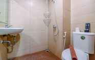 In-room Bathroom 4 Simply and Comfortable Studio at Margonda Residence 5 Apartment By Travelio