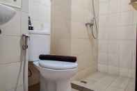 In-room Bathroom Cozy Studio Apartment at Vida View Makassar By Travelio