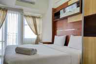 Bedroom Cozy Studio Apartment at Vida View Makassar By Travelio