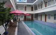 Swimming Pool 4 Urbanview Hotel Syariah Casa Azmya Yogyakarta